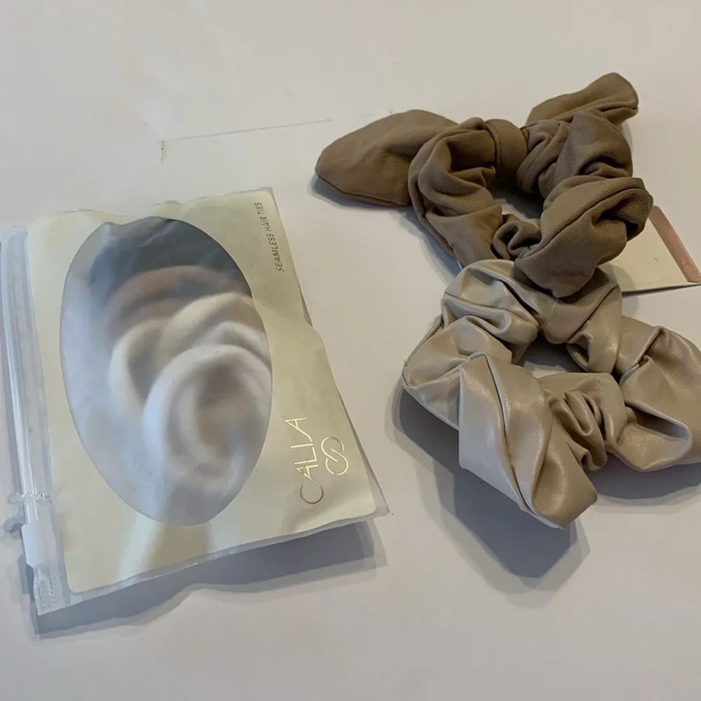 Calia set includes